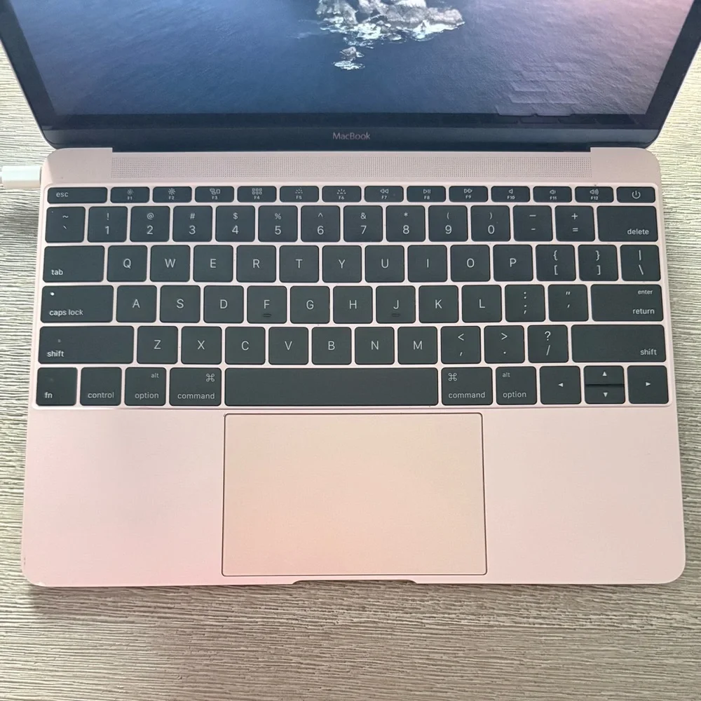 Apple MacBook - Rose Pink - Picture 3 of 13